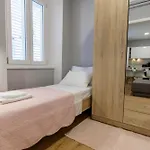Poluotok 2 شقة
