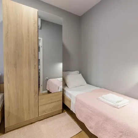 Poluotok 2 Apartment *