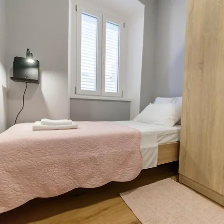 Διαμέρισμα Poluotok 2 *