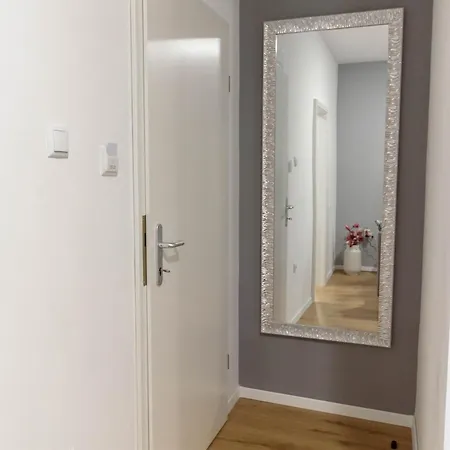 Апартаменти Poluotok 2 *
