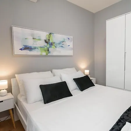Apartman Poluotok 2 *
