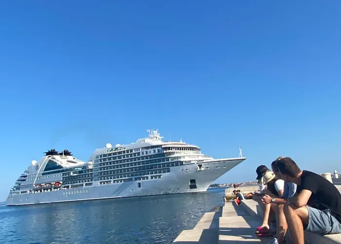 Apartment Poluotok 2 *