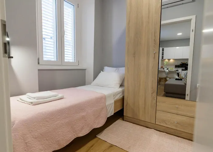 Poluotok 2 Apartment