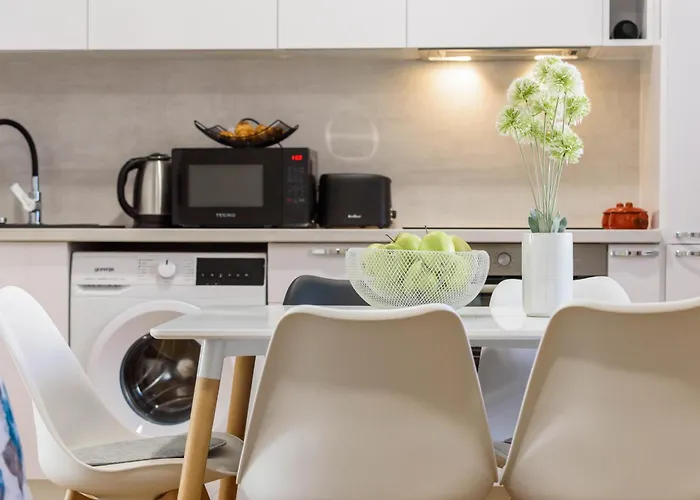 Apartment Poluotok 2 *