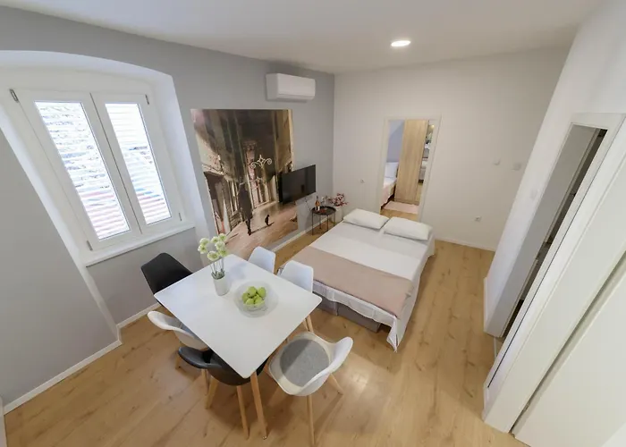 Poluotok 2 Apartment *